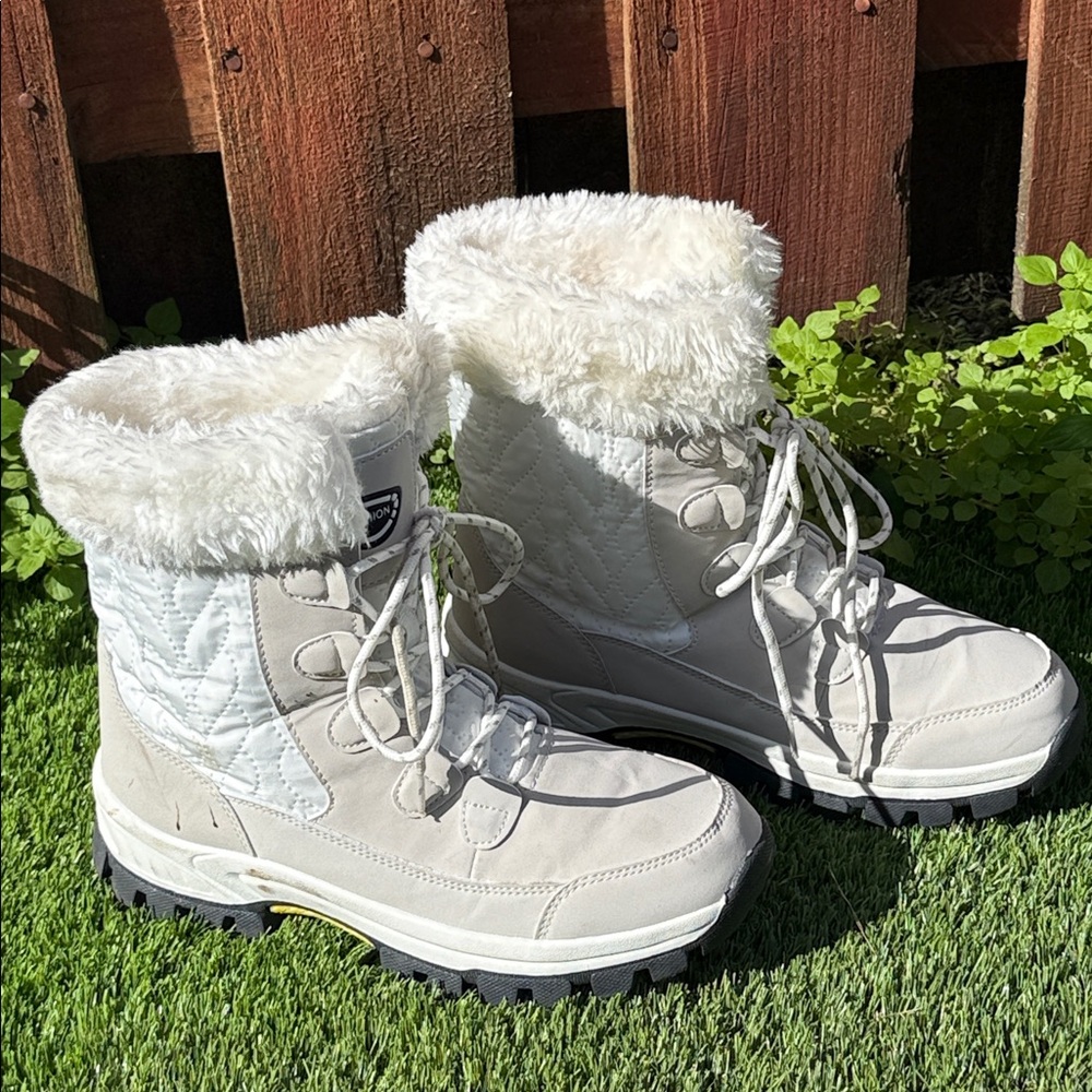 Women's White Winter Boots Size 39